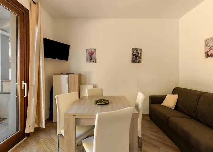 Апартаменты Modern In With Garden *