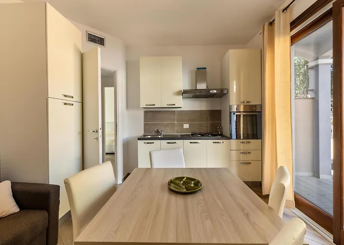 Modern In With Garden Апартаменты Бадеси