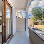 Modern In With Garden