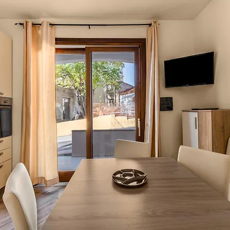 Modern In With Garden